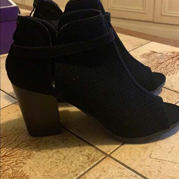 Open toed boots - Picture 4 of 6